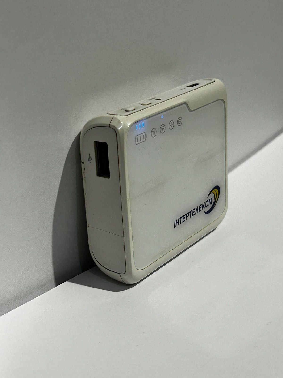 Wi-Fi роутер 3G модем & Power Bank Avenor V-RE500