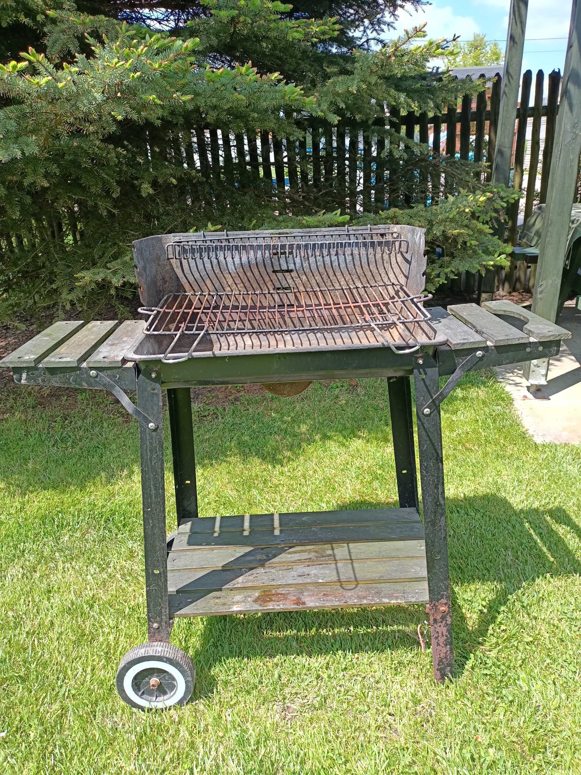 Sprzedam grill na kółkach