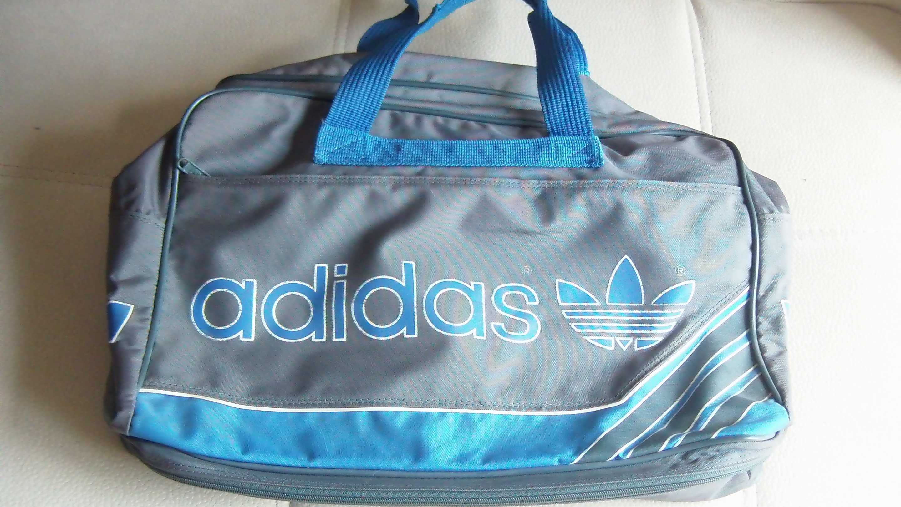 Saco de viagem Adidas em muito bom estado