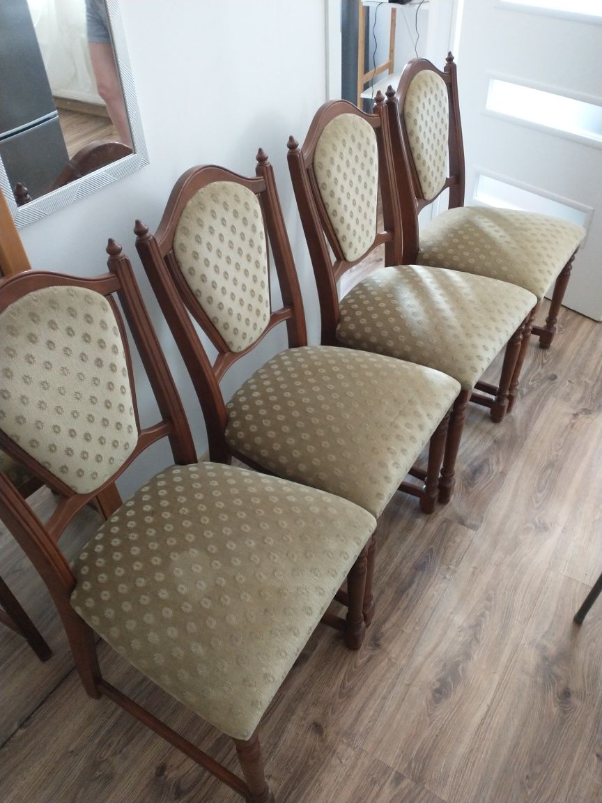 4 Krzesła na sprężynach w bardzo dobrym stanie