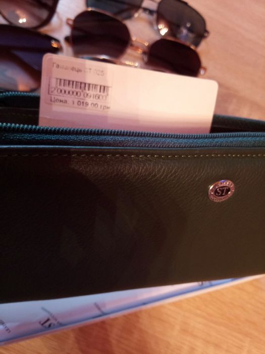 Кожаный женский кошелёк.