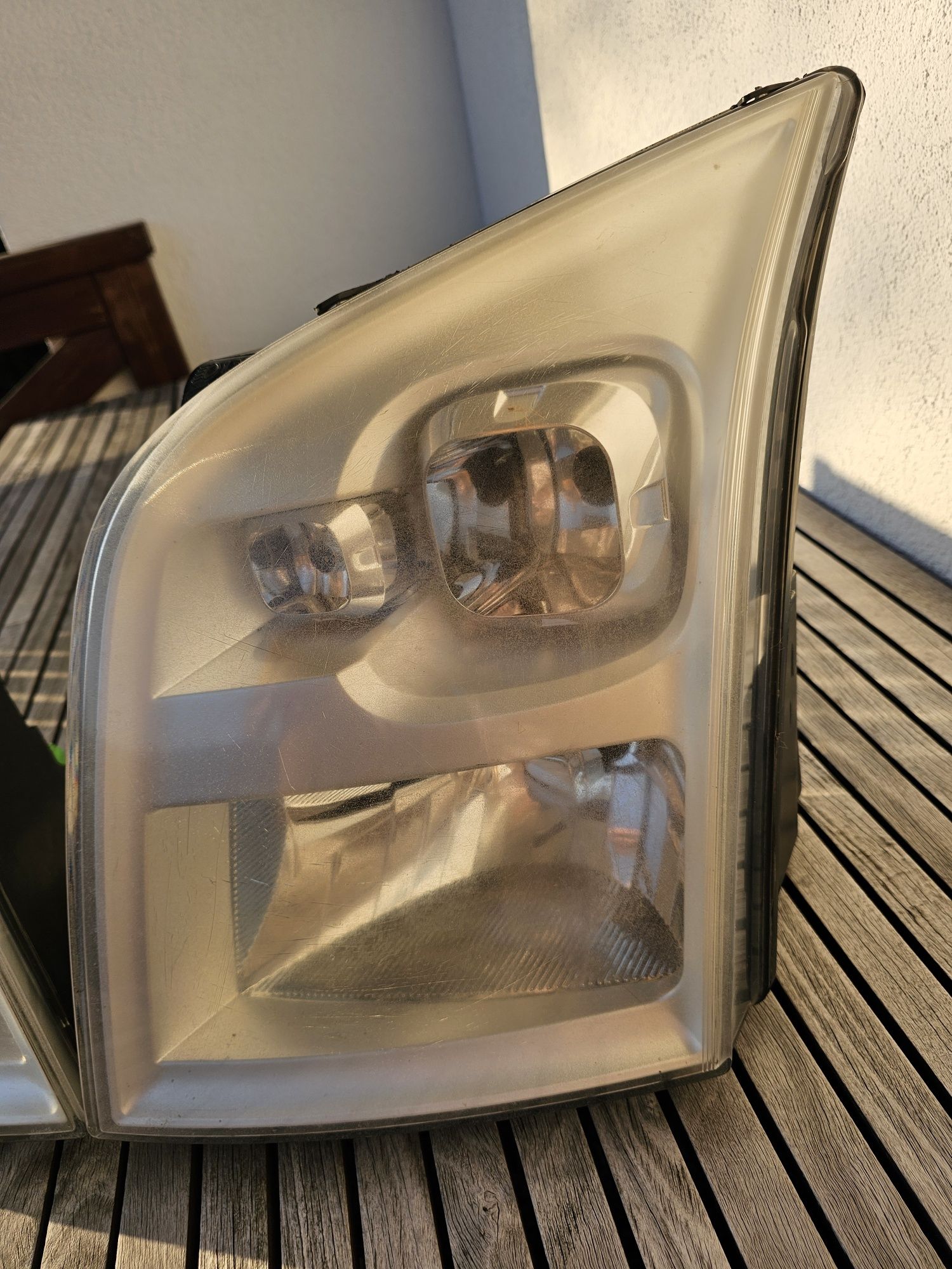 Lampa lewa  przód Ford Transit MK7 06-13