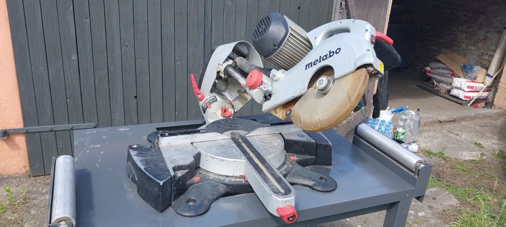 Ukośnica Metabo KGS 254 I Plus + stół