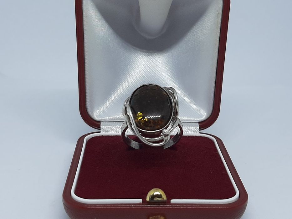 Piękny pierścionek ze srebra, srebro 925 z bursztynem