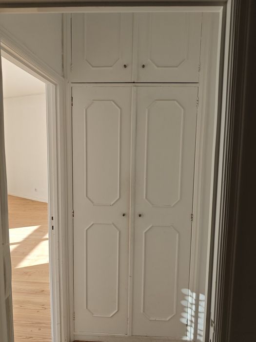 Apartamento com grande terraço junto a transportes públicos