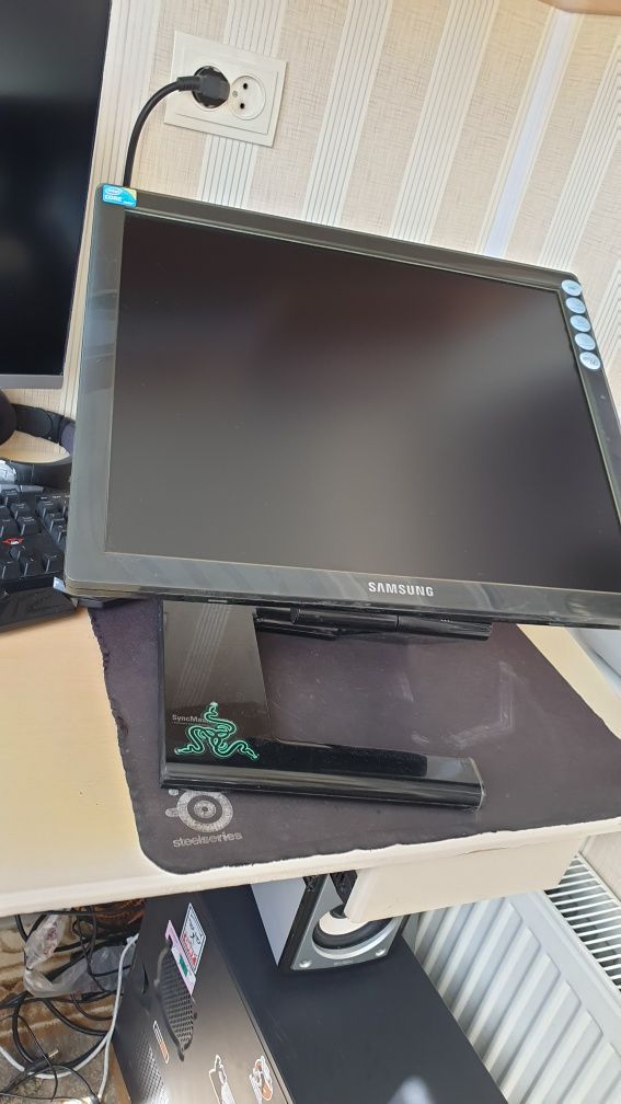 19 дюймов Монитор Samsung 971p 180 градусов крутится
