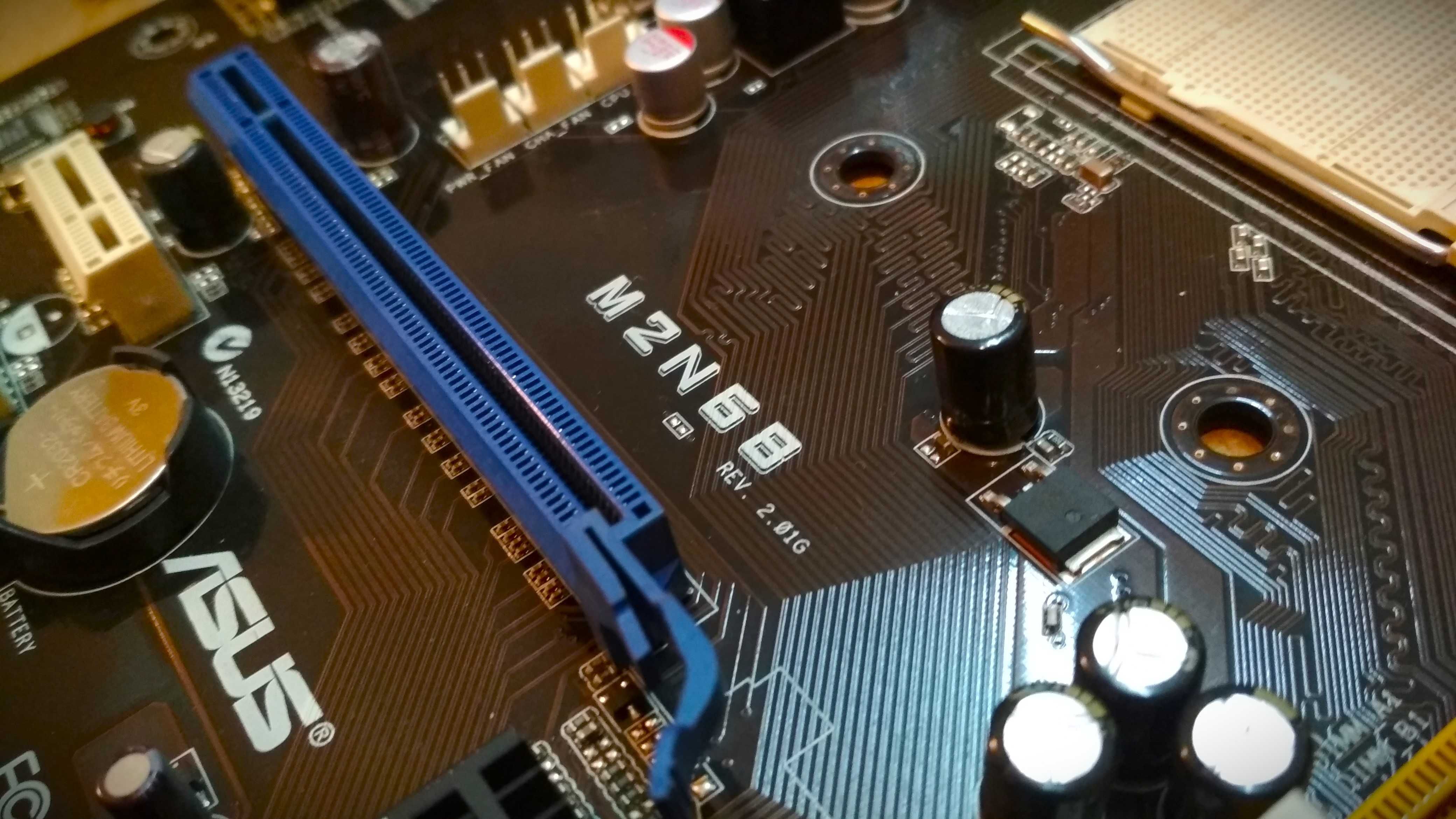 Материнська плата Asus повністю робоча потрібен Bios