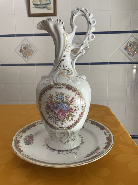 Conjunto decorativo da marca Limoges