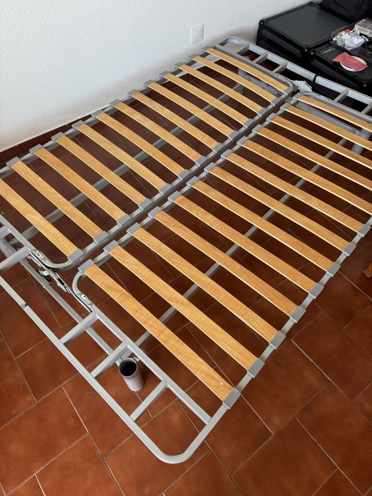Sofa-cama 3 lugares com colchao e capa protetora incluida