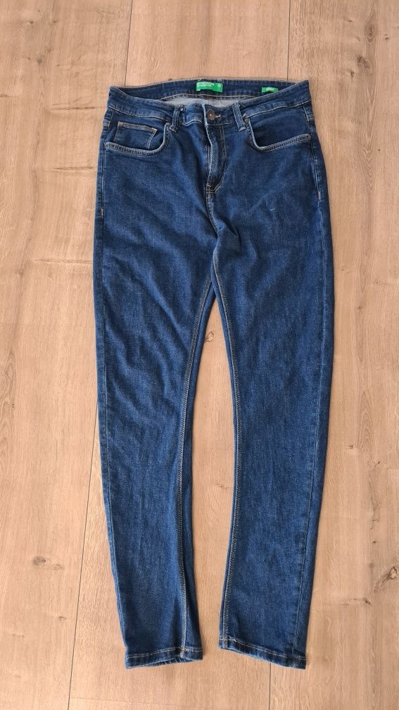 Spodnie Jeans United Colors of Benetton. Rozmiar W32. Rurki skinny y2k