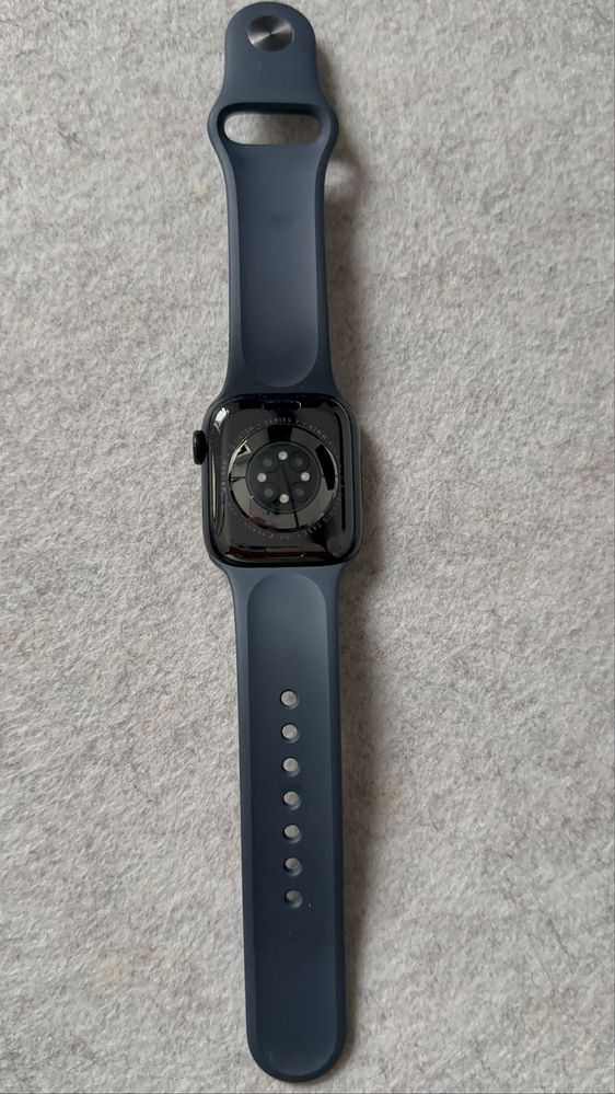 Apple Watch serii 7 - 41 mm