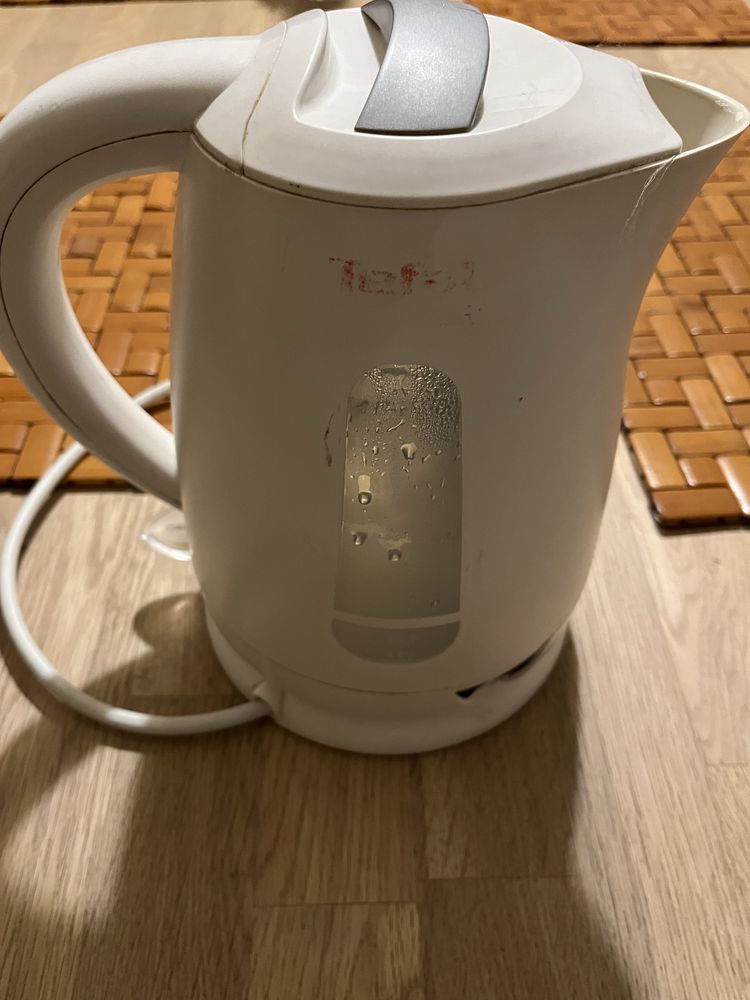 Czajnik bezprzewodowy Tefal - biały