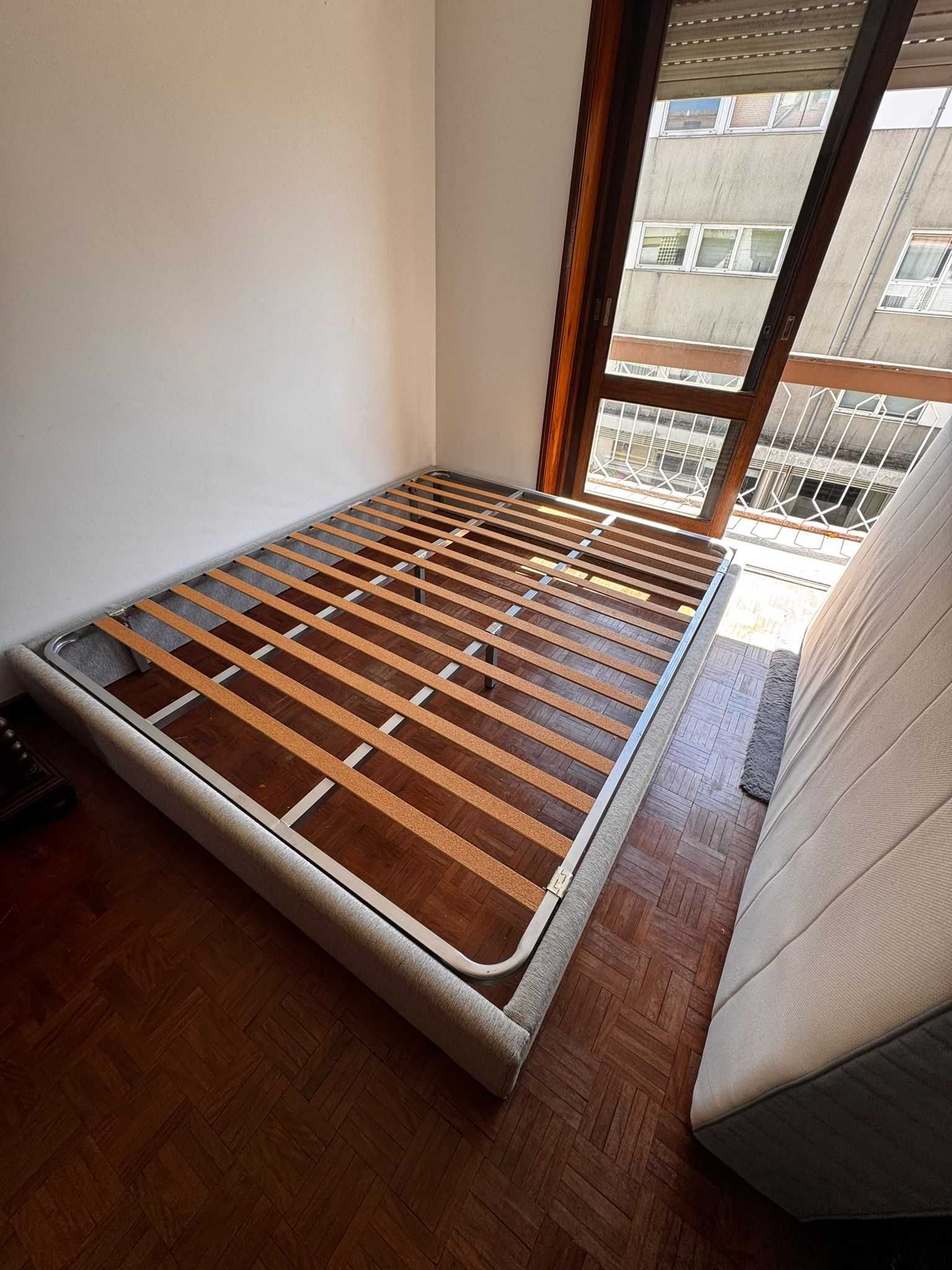Cama + Colchão semi-novos (juntos ou separados)