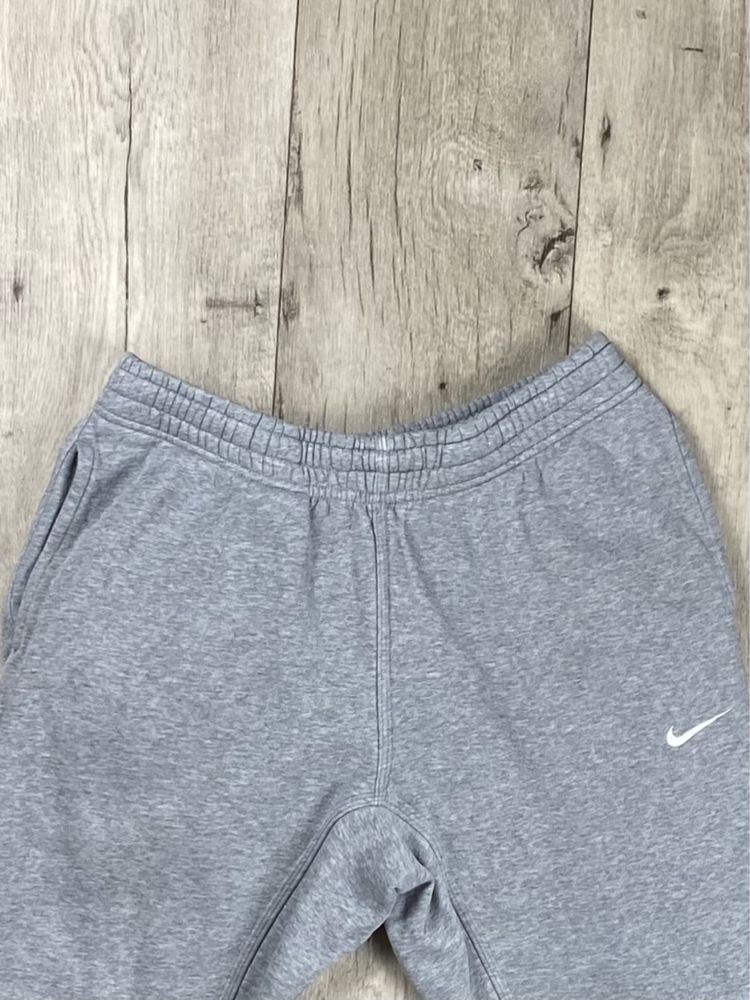 Nike штаны M размер флисовые на манжете серые оригинал