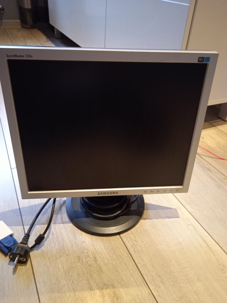 Monitor Syn master 723N