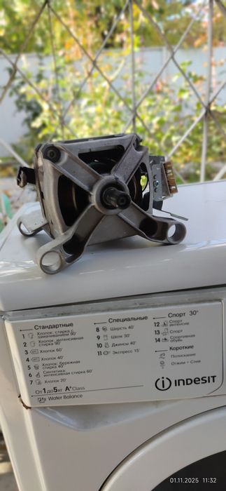 Продам двигатель стиральной машинки indesit