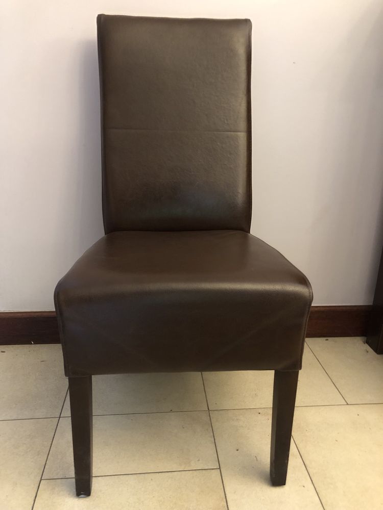 Krzesła brązowe skórzane