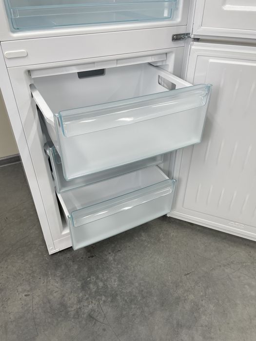 Miele KFN 28132 D ws Холодильник NoFrost, 333 л