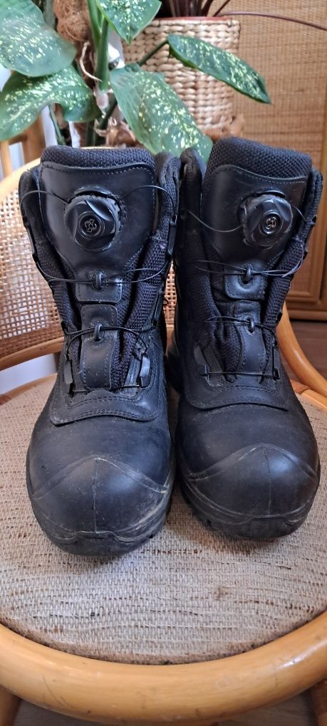 Buty  vibram boa