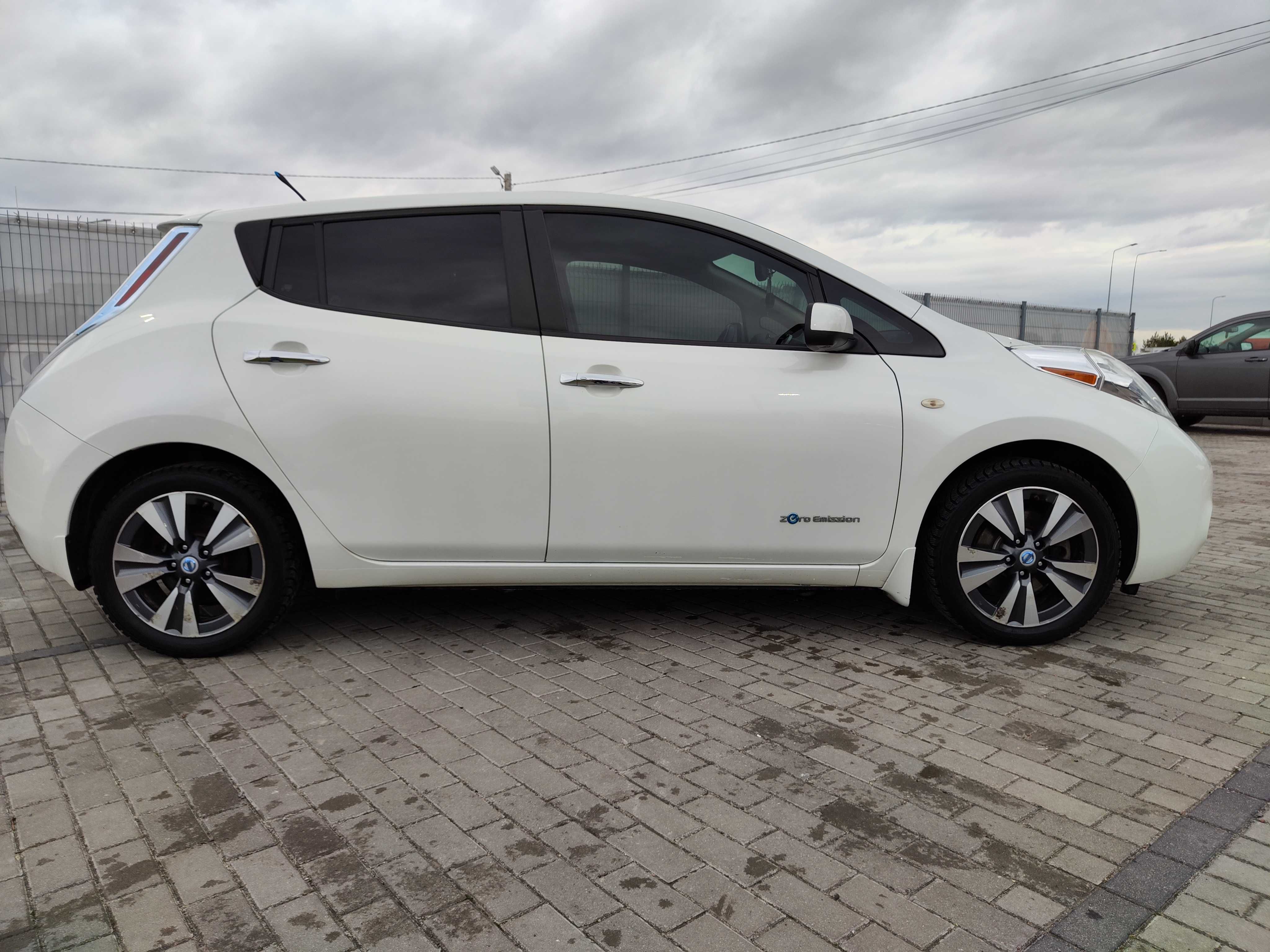 Nissan Leaf SL (Tekna) 2014 I покоління • 24 kWh (107 к.с.)