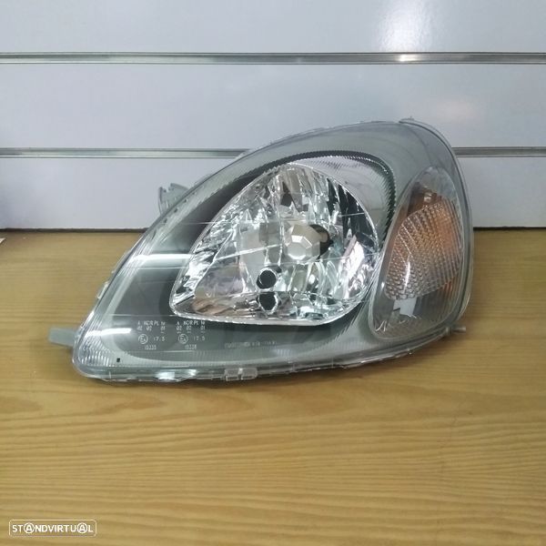 Farol Toyota Yaris modelo: 1999 até 2003 novo