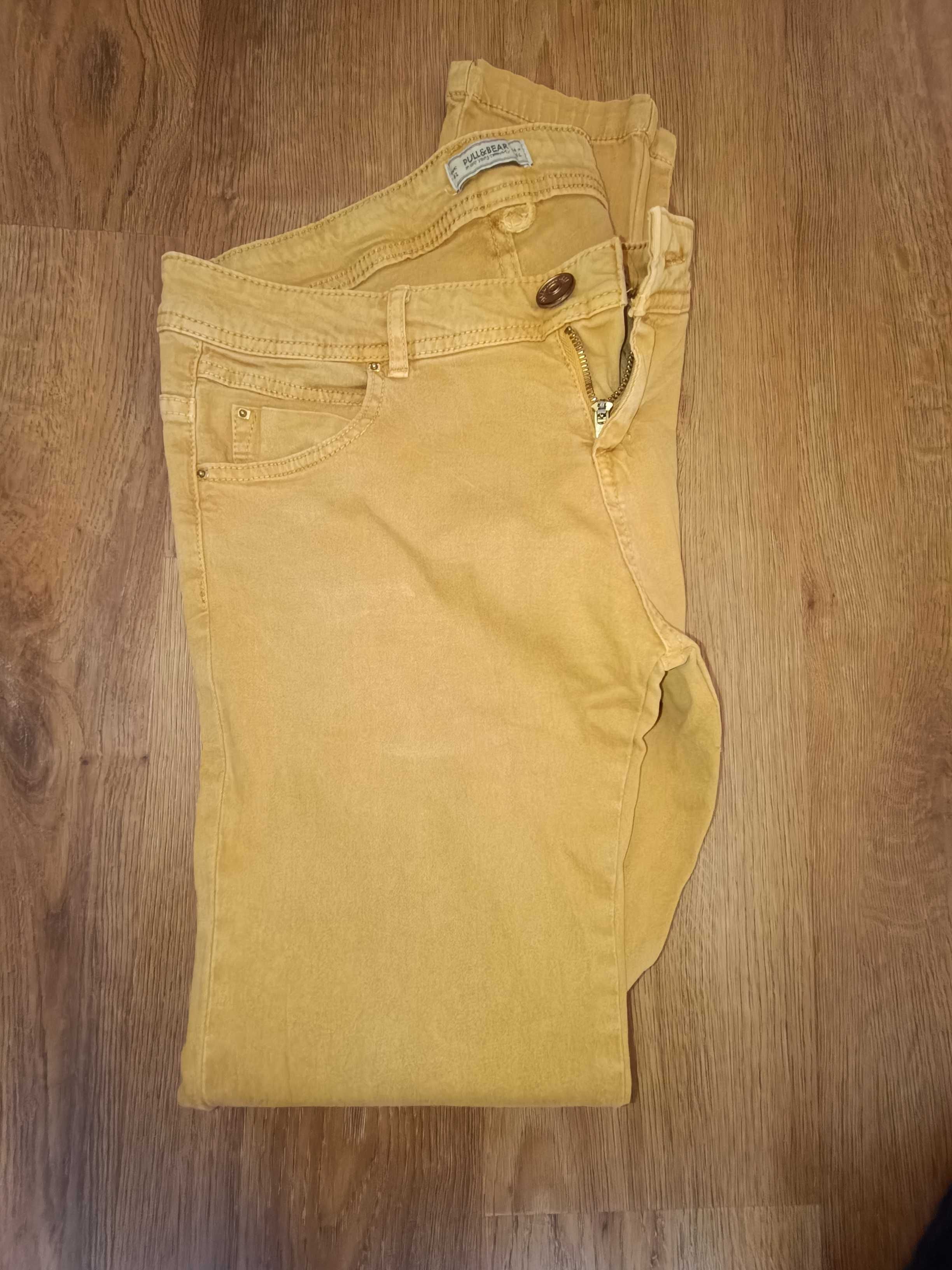 Calça branca Tiffosi e calça amarela torrado Pull bear