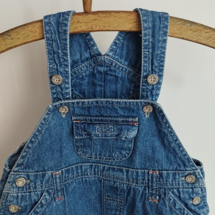 Jeansowe ogrodniczki chłopięce Cherokee, rozmiar 74 (6–9 miesięcy).