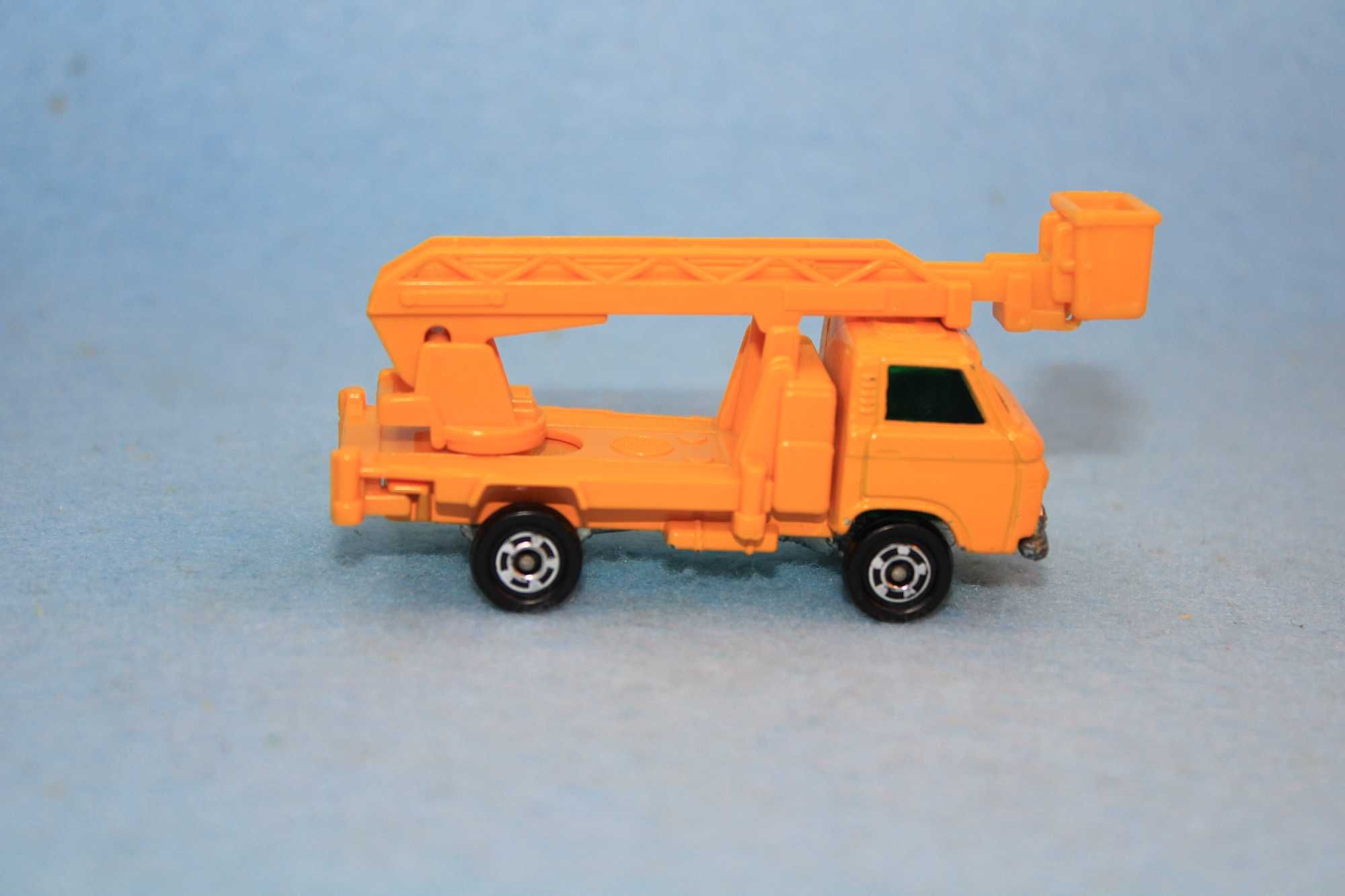 Miniatura antiga Tomica Nissan Caball