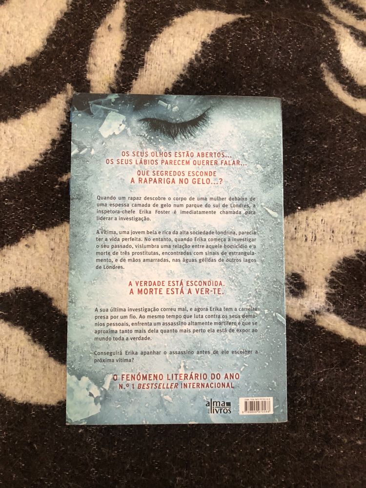 Livro “A rapariga no gelo” de Robert Brtndza