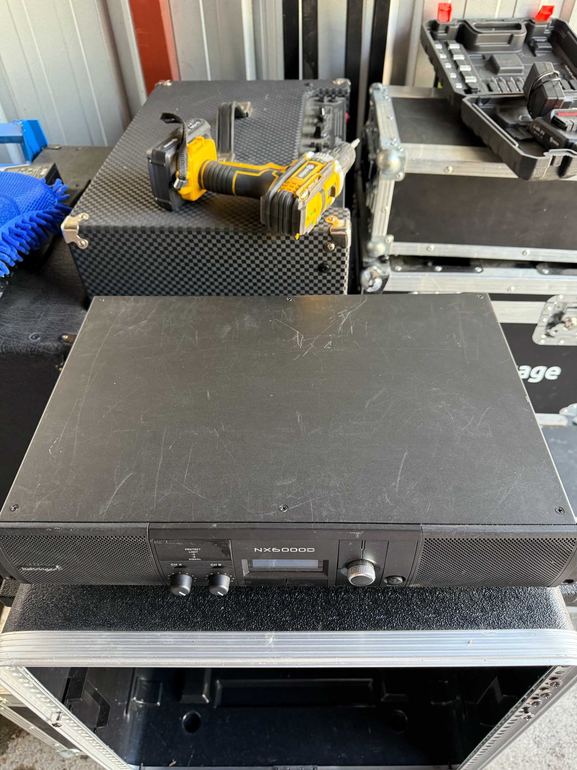 Wzmacniacz Behringer NX6000D