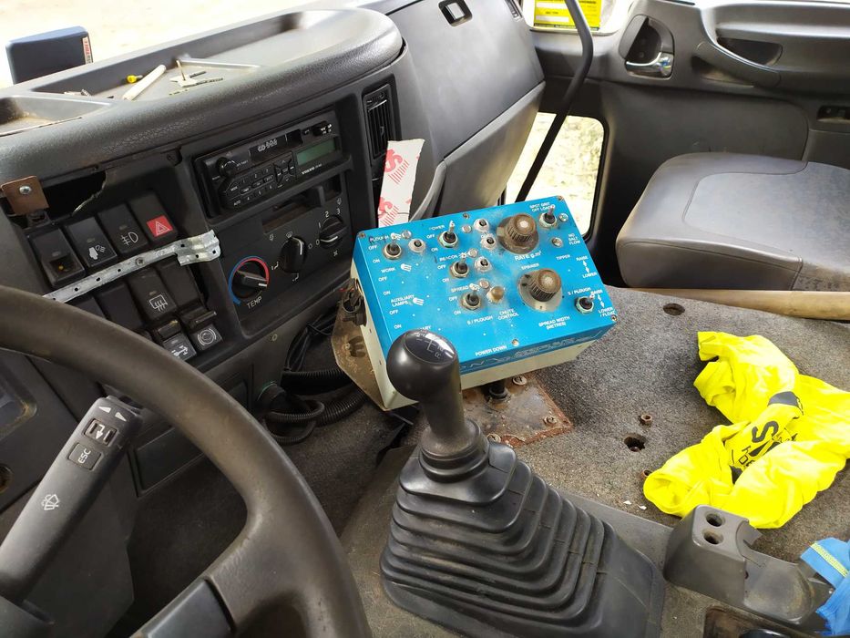 Piaskarka pługopiaskarka Volvo FL614