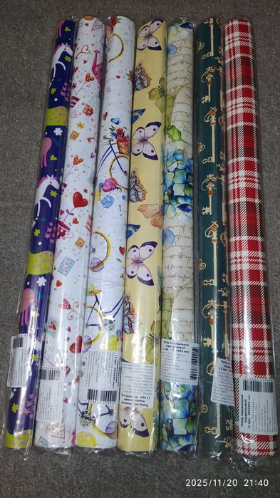 Папір подарунковий крафтовий.