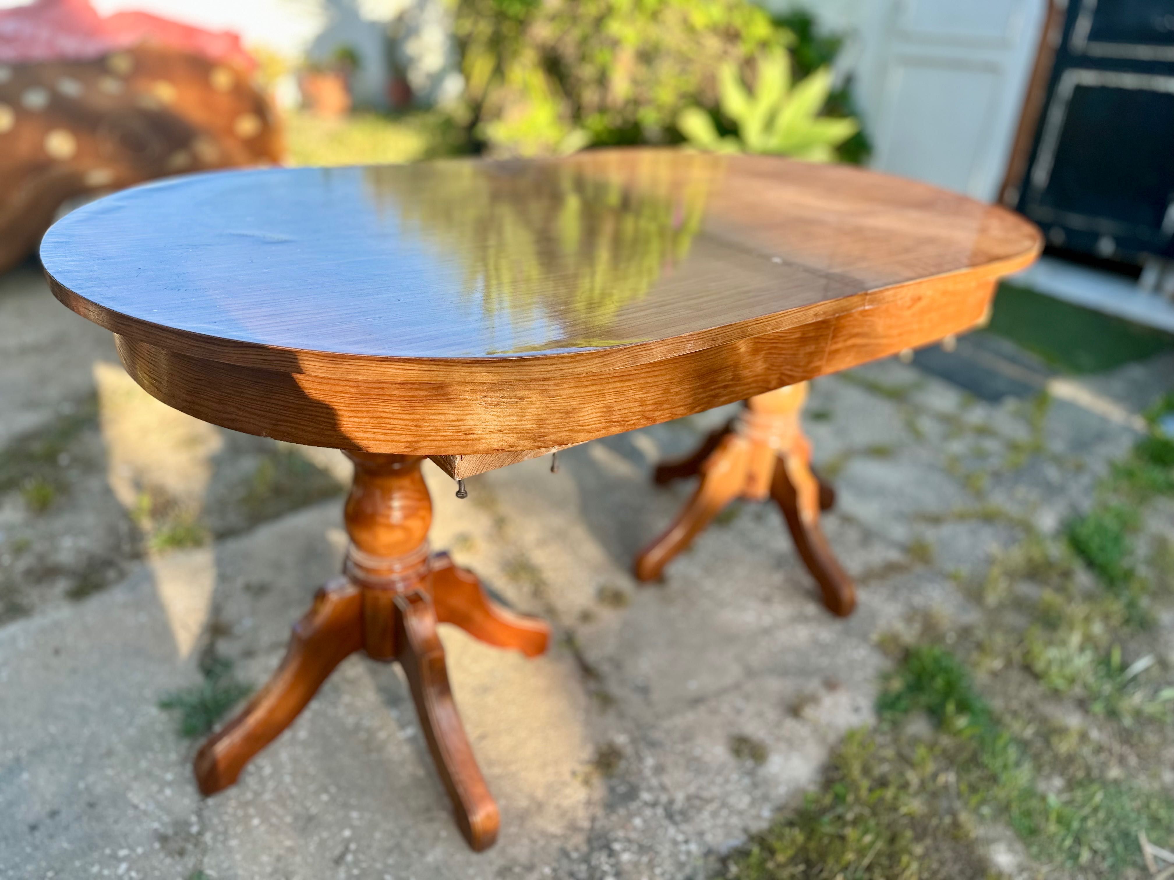 Mesa de Jantar Oval – Clássica e Elegante