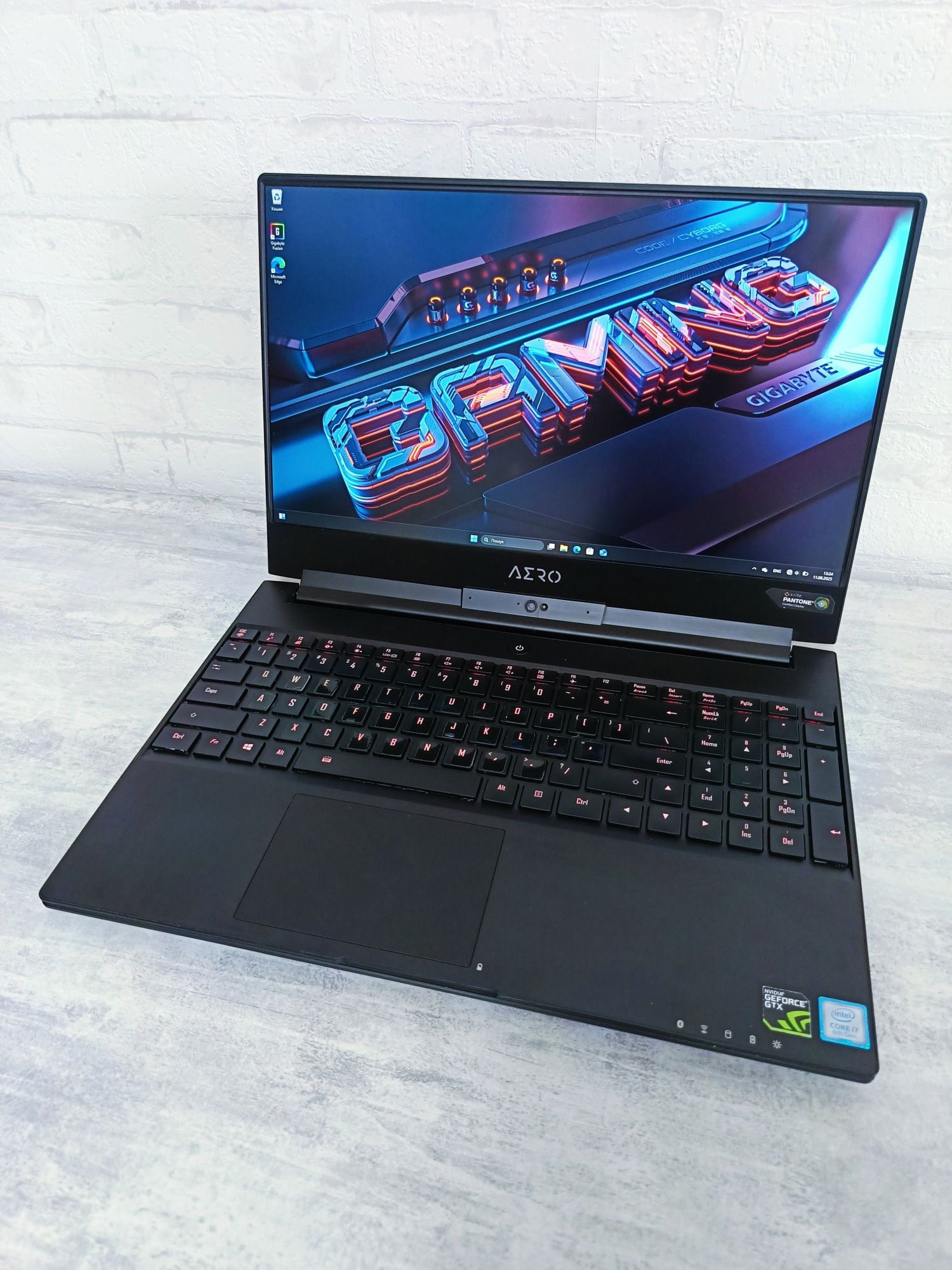 Игровой Gigabyte AERO GTX 1070 8GB/i7-8750H/RAM 16/SSD