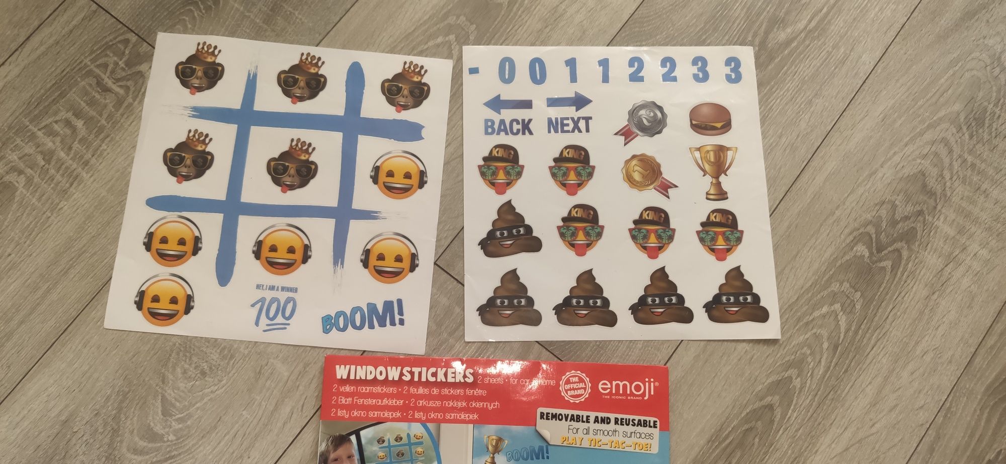 Gra kółko i krzyżyk naklejana Emoji stickers