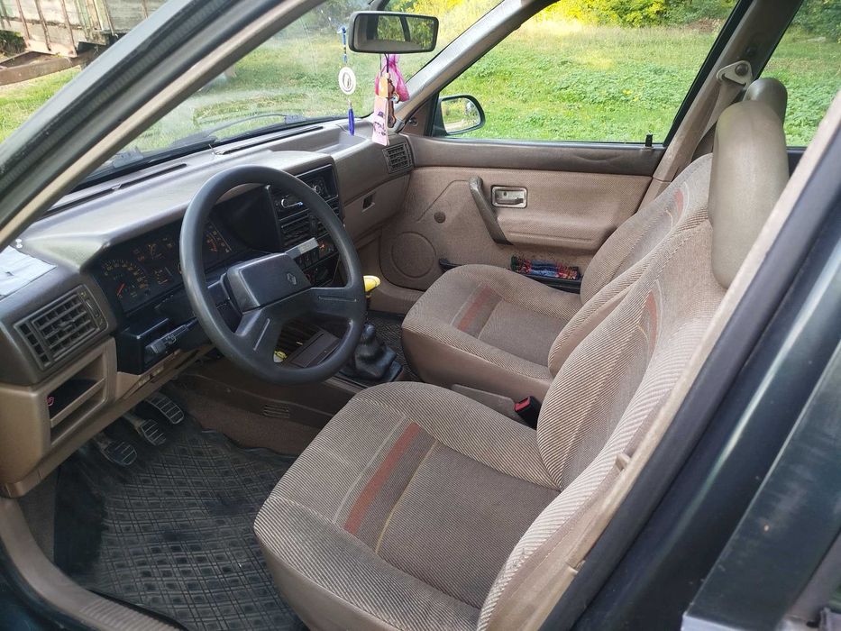 Renault 19, бензин 1.7, хетчбек