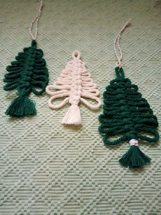 Новорічні іграшки на ялинку