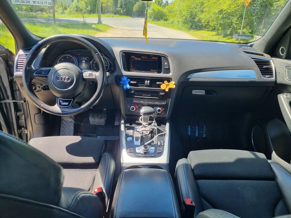 Samochód Audi Q5