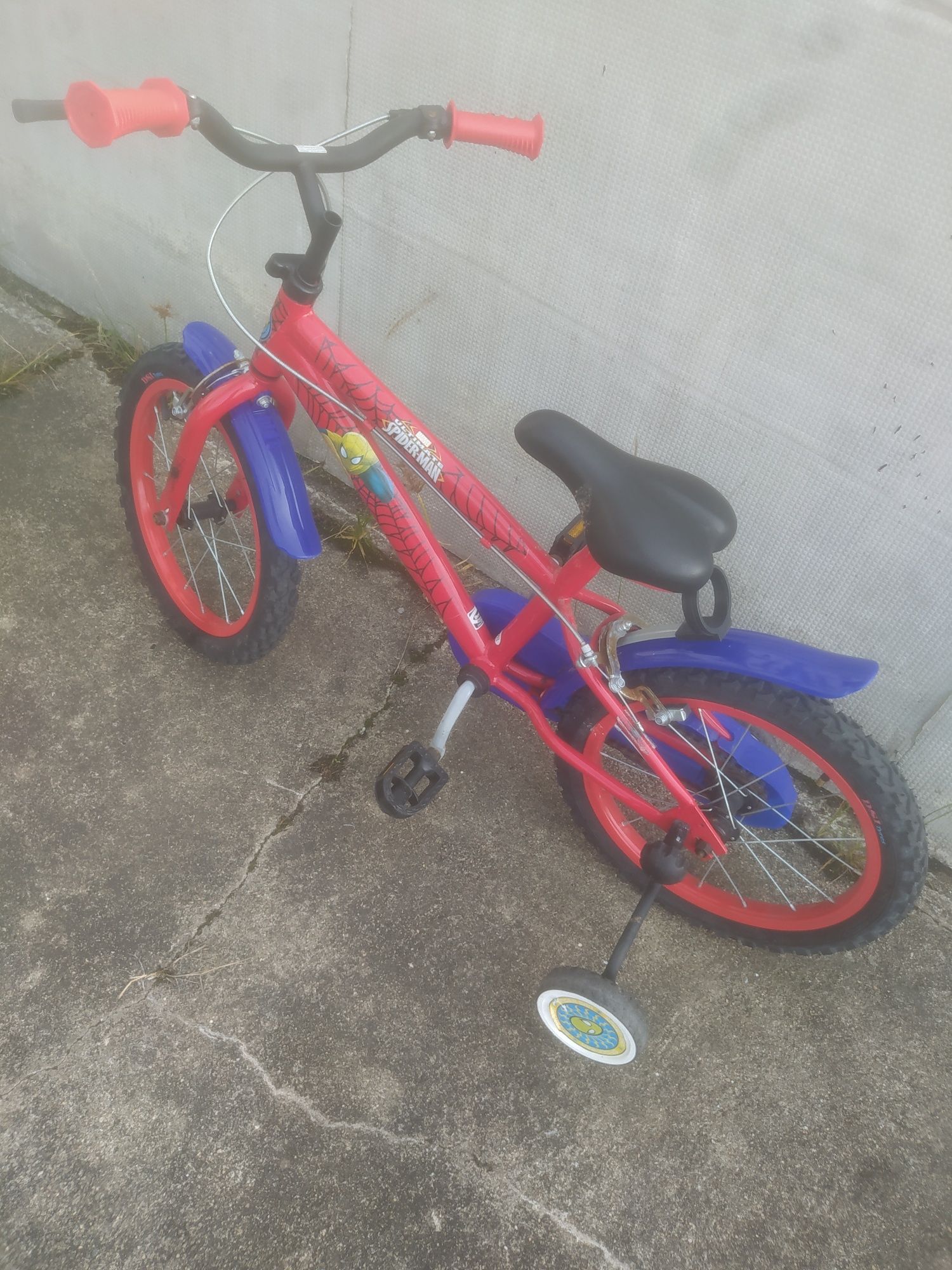 Bicicleta criança homem aranha
