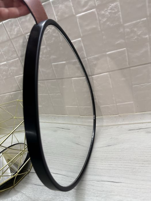 Дзеркало грушевидної форми