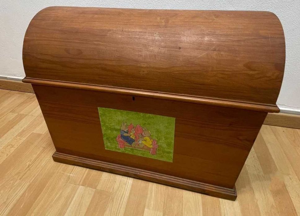 Arcas antigas, baus de arrumação