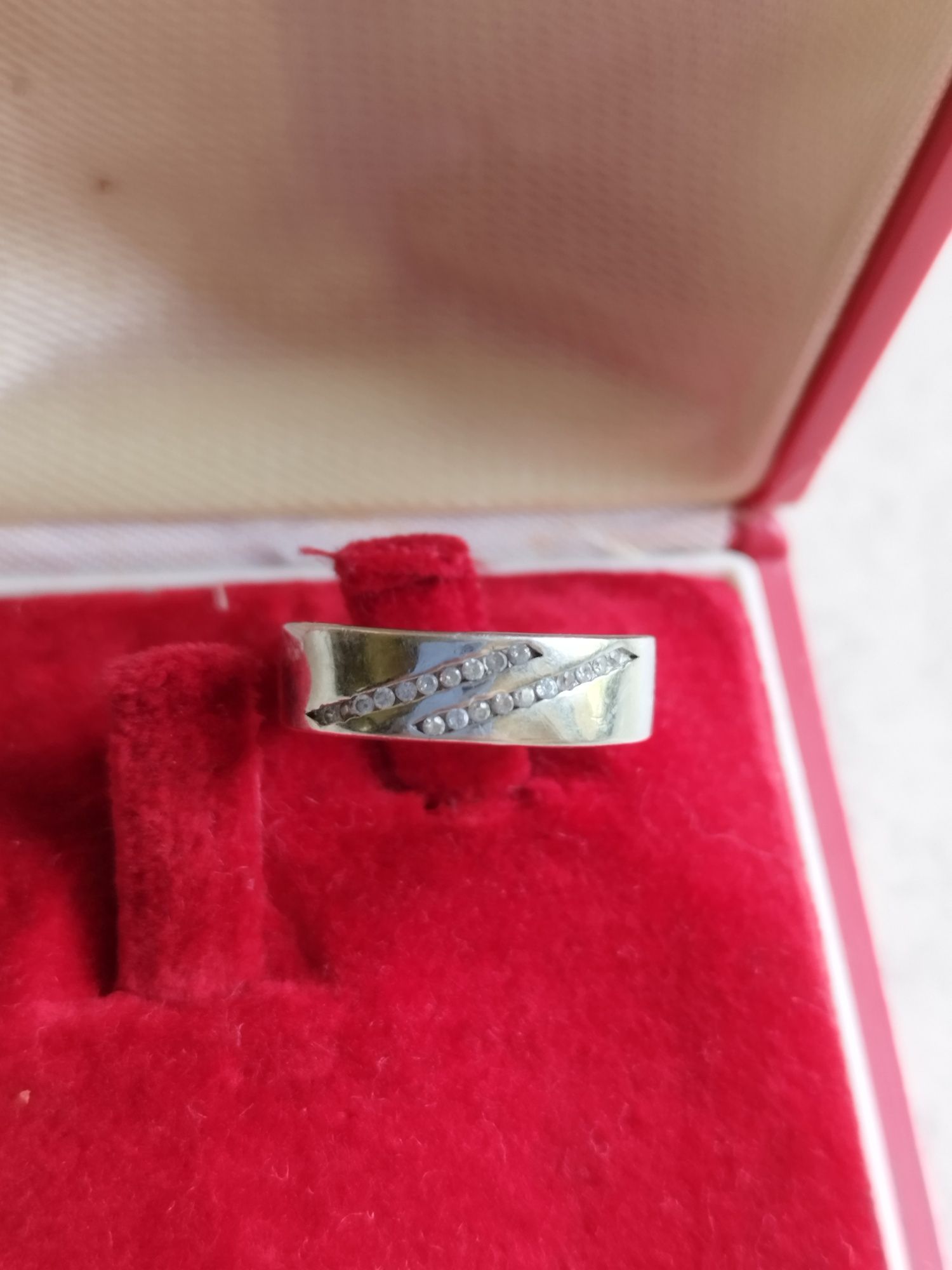 Srebrny pierścionek 925 z cyrkoniami mały rozmiar