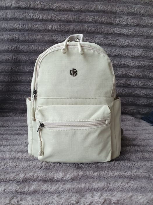 Mochila bege impermeável nova – ideal para o dia-a-dia