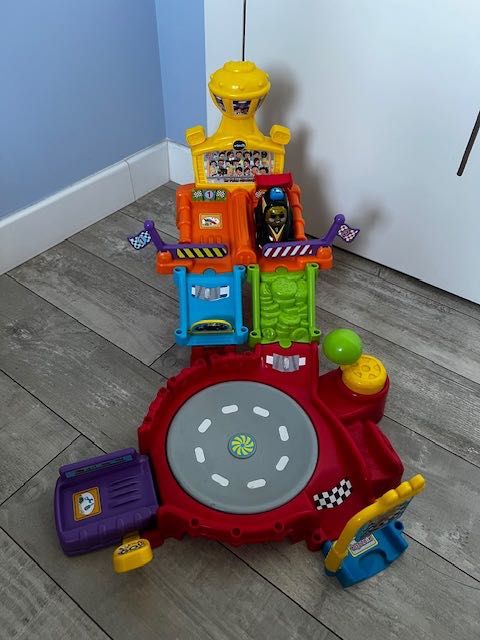 Vtech tut tut autka tor z przeszkodami