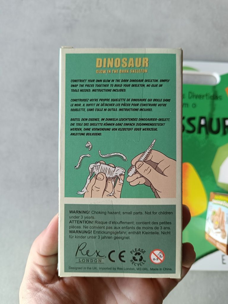 Pack de brincar com livro de actividades Dinossauros
