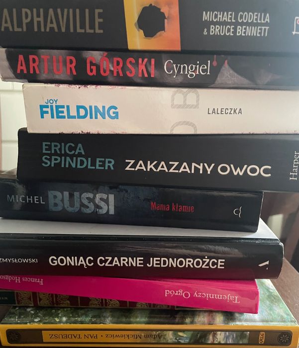 9 książek(możliwość rozbicia na mniejszy zestaw)