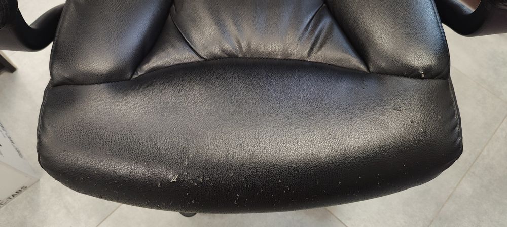 Крісло офісне з масажем трьох зон