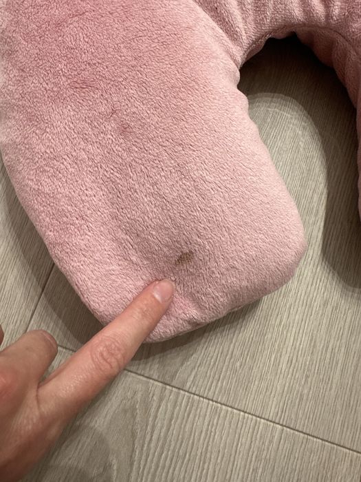 Różowa poduszka podróżna rogal 2w1