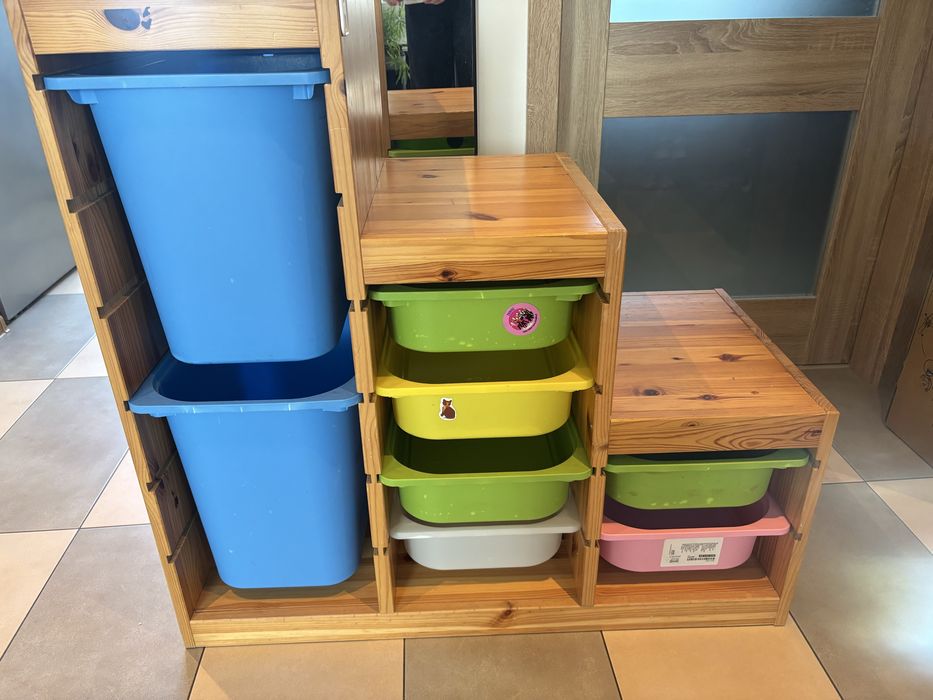 Ikea trofast, regal z pojemnikami