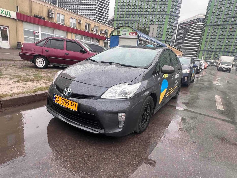 Робота для водіїв на % на Toyota Prius. Таксі Київ